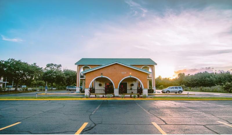 Shining Light Inn & Suites Kissimmee Exterior photo